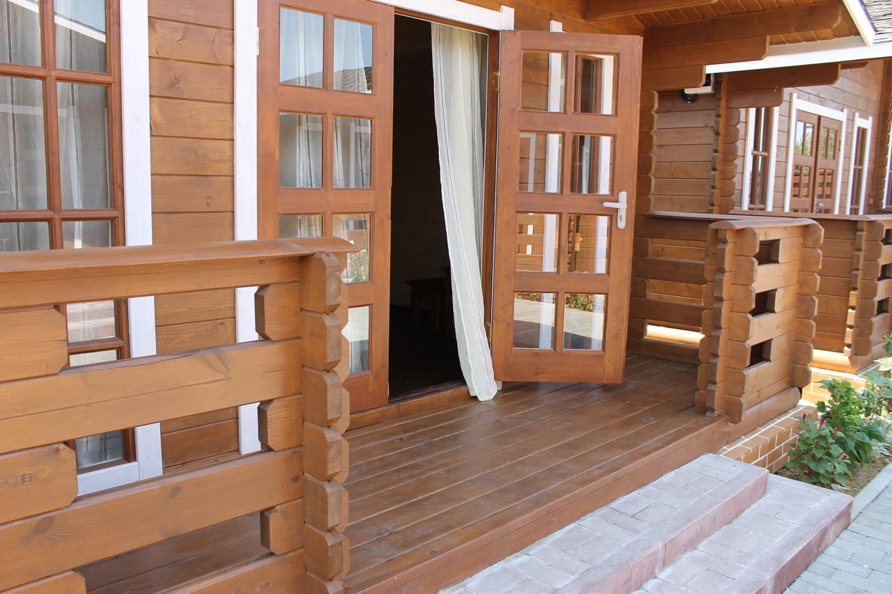 Gud House Hotel Гудаута Екстериор снимка