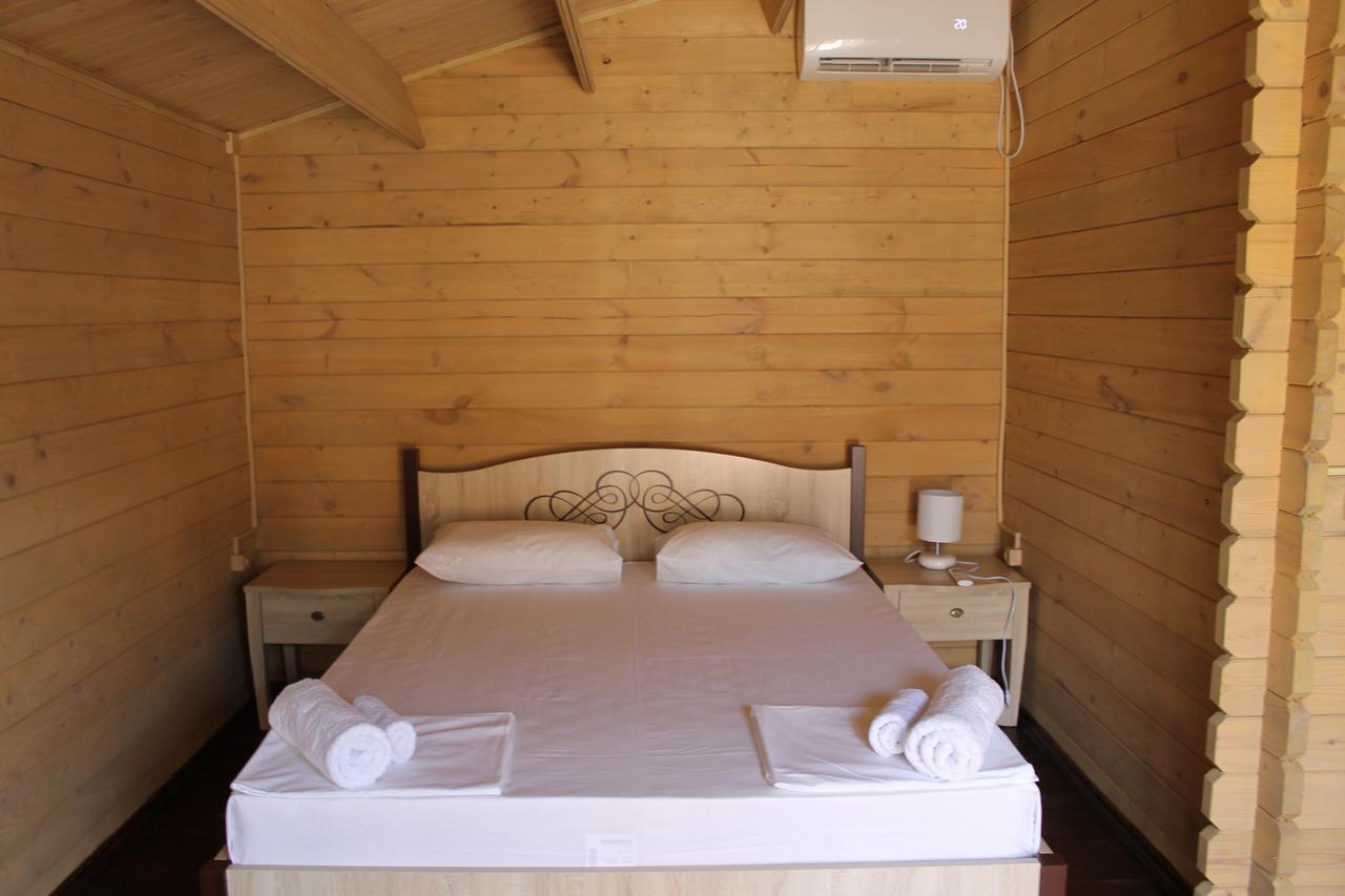 Gud House Hotel Гудаута Екстериор снимка