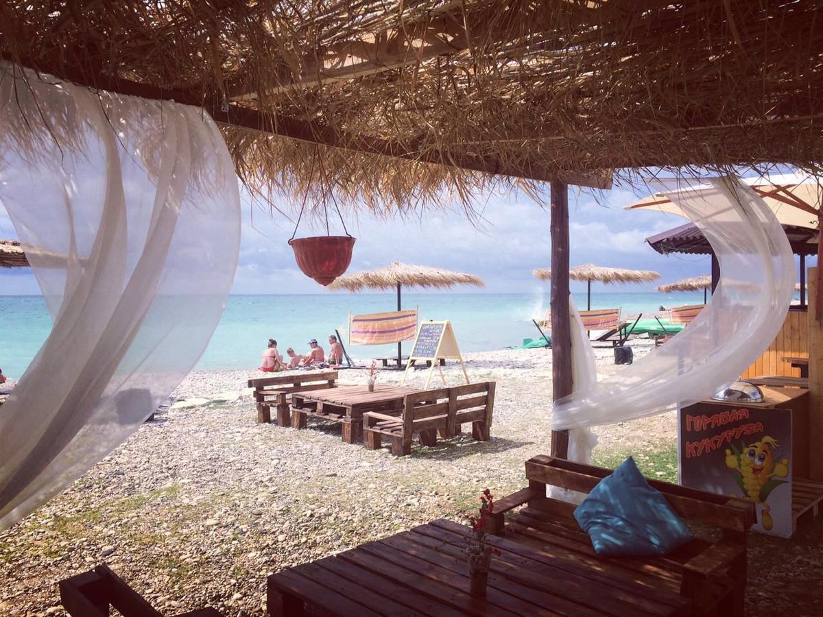 Gud House Hotel Гудаута Екстериор снимка