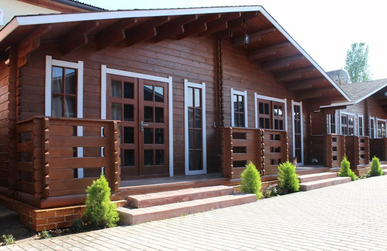 Gud House Hotel Гудаута Екстериор снимка